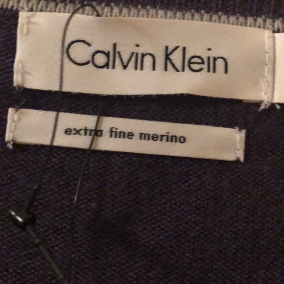 CALVIN KLEIN men’s v neck sweater. - Picture 3 of 4